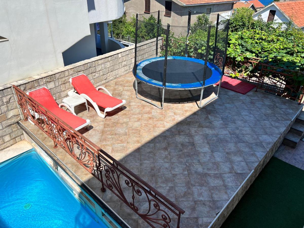 Apartments Delcheva Утеха Екстериор снимка