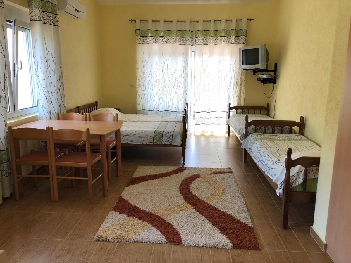 Apartments Delcheva Утеха Екстериор снимка