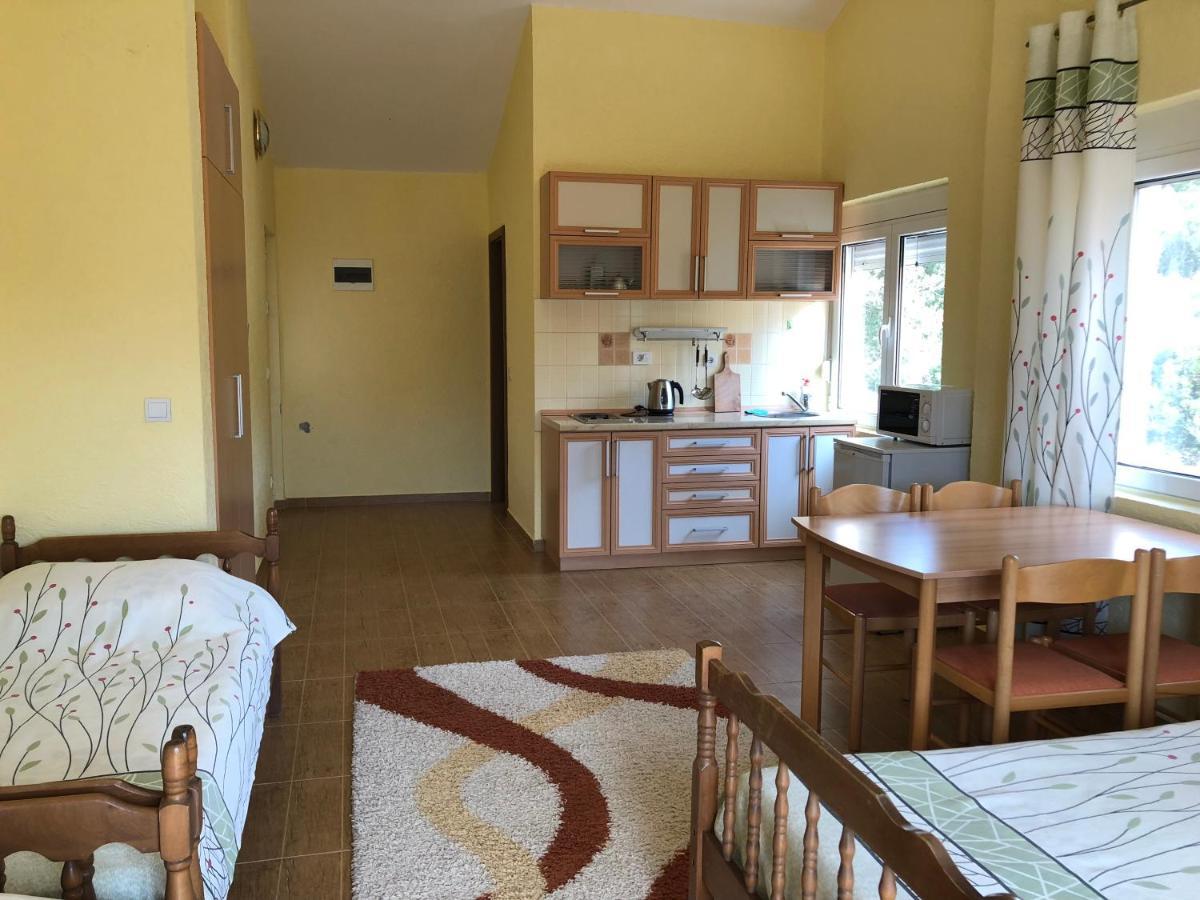 Apartments Delcheva Утеха Екстериор снимка